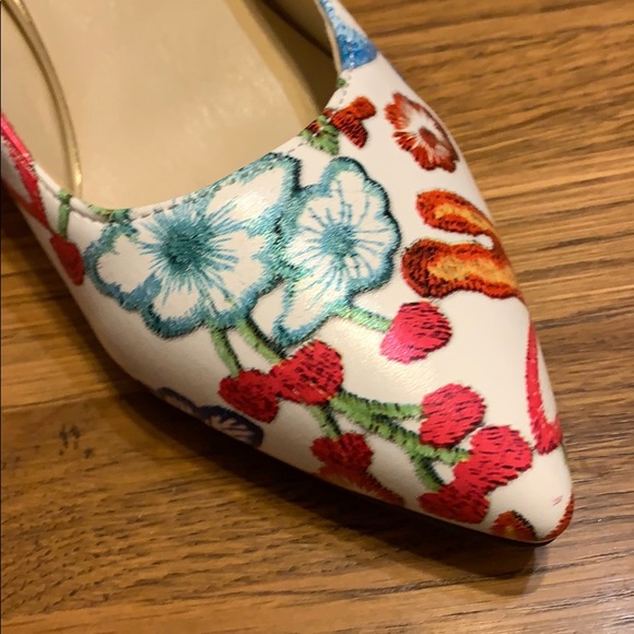 NWT Beautiful heels I ordered from Amazon. - Picture 5 of 8